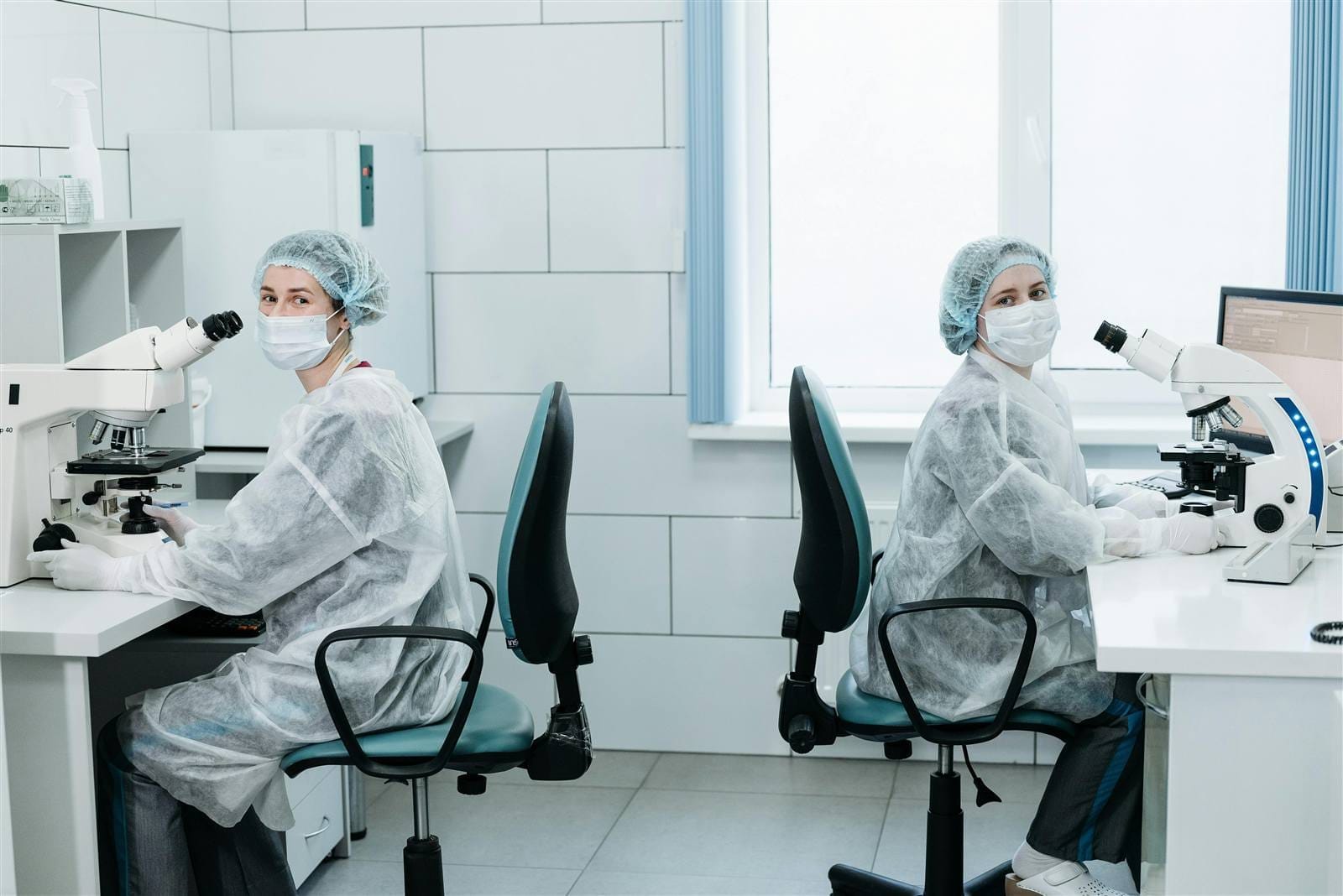 Embryologist working in IVF laboratory — oocyte and egg transport specialist courier