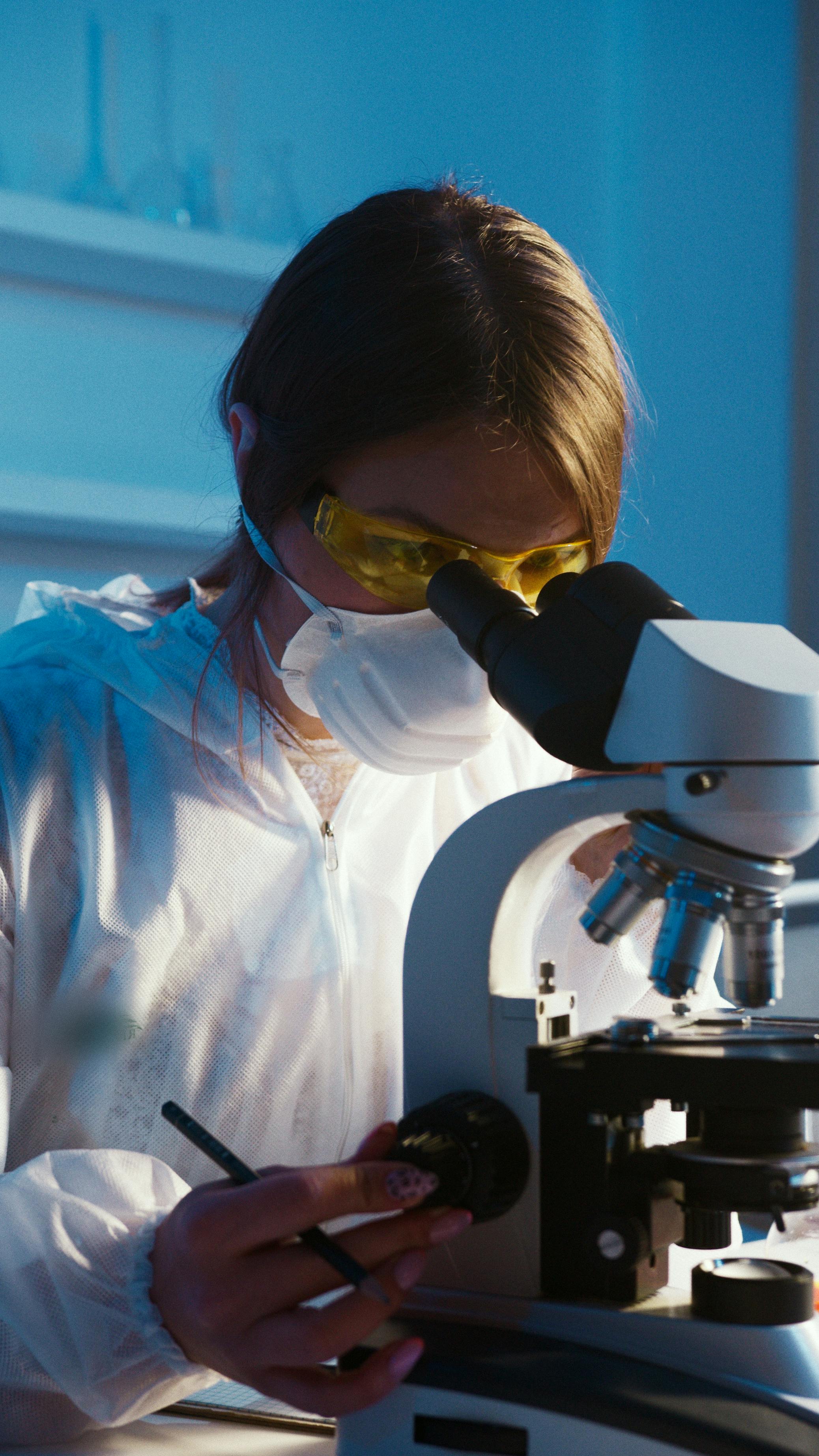 Embryologist working in a fertility laboratory